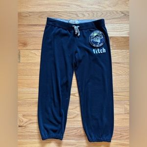 Abercrombie & Fitch Kids Cropped Sweatpants with Logo, Size: L (Youth)